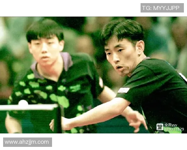 足球明星与传奇前辈的偶遇故事揭示了传承与梦想的力量