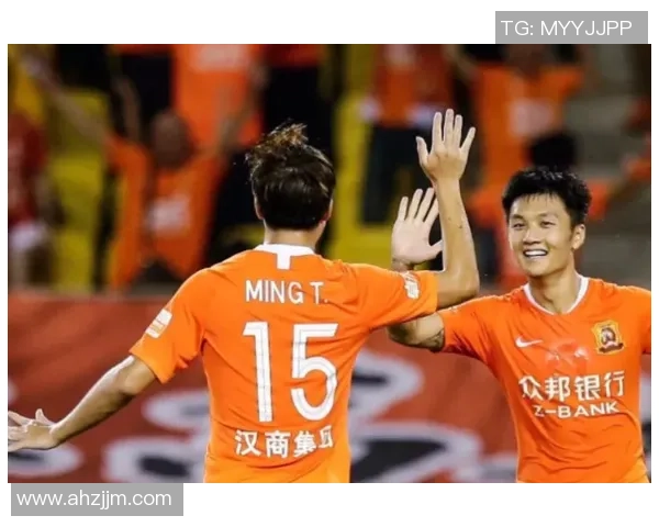 广西足球明星携手品牌拍摄广告展现青春活力与运动魅力